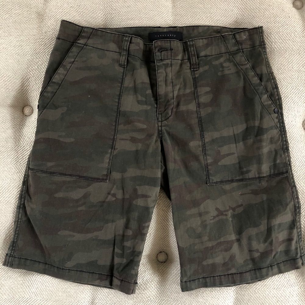 Sanctuary Green Camo Walking 10.5” Shorts NWOT 27